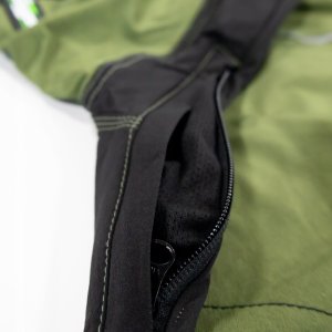 Męska bluza robocza elastyczna wiatroszczelna dodatki odblaskowe 3M Scotchlite budownictwo serwis montaż oliwkowa czarna STRETCH LINE - oliwkowy L 9