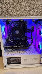 Komputer Netcom Gamingowy Ryzen 5 5500 RTX 3050 6GB 16GB SSD 1TB Windows 11 RGB Biały 14