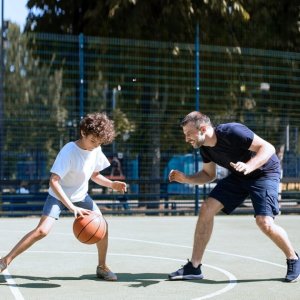 AKASO Brave 4 Pro 4K Kamera sportowa EIS Statyw 60cm Torba Wodoszczelna 2