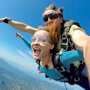 AKASO Brave 4 Pro 4K Kamera sportowa EIS Statyw 60cm Torba Wodoszczelna 3