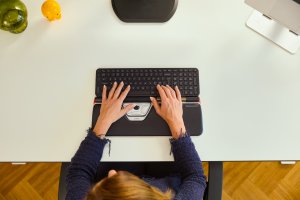 Contour Design Contour RollerMouse Red Plus & Balance Mid-Size Keyboard Combo, Wireless, PN Layout, Wireless, RF Wireless + Bluetooth, Scissor key switch, QWERTY, Black, Mouse included 2