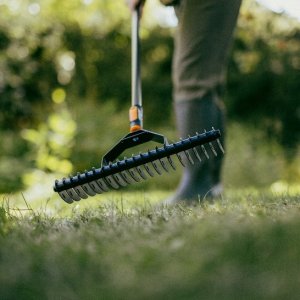 AERATOR RAKE FISKARS ONECLICK 4