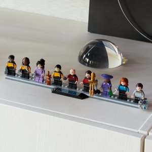 LEGO Icons Star Trek: U.S.S. Enterprise NCC-1701-D™ (10356) 5