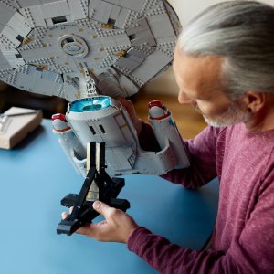 LEGO Icons Star Trek: U.S.S. Enterprise NCC-1701-D™ (10356) 6