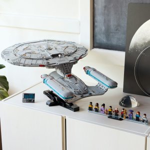 LEGO Icons Star Trek: U.S.S. Enterprise NCC-1701-D™ (10356) 8