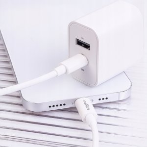 Maxlife ładowarka sieciowa PD QC MXTC-06-20AC 1x USB-C 1x USB 20W biała + kabel USB-C - Lightning 20W 7