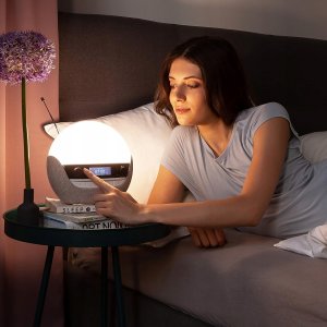 Lumie Bodyclock Luxe 700FM Lampa Wschodu Słońca Bluetooth Radio FM Budzik 2