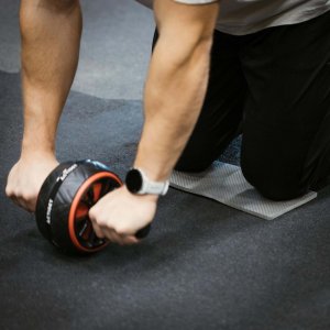 Koło do ćwiczeń mięśni brzucha z matą, szeroki roller, wałek treningowy UNIWERSALNY 6