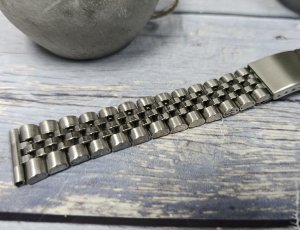 Lavvu Bransoleta stalowa do zegarka 18 mm Lavvu LS2CS18 srebrna zwężana o 4 mm . 5