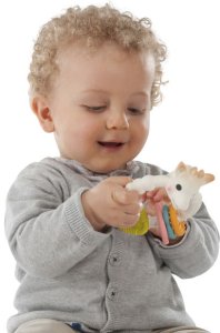 Zestaw prezentowy Żyrafa Sophie z kolorowym gryzakiem na kółku 9