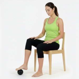 Piłka z kolcami do rehabilitacji 7,5 cm sensoryczna do masażu jeżyk z wypustkami czarna UNIWERSALNY 4