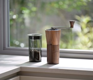 Hario - młynek ręczny do kawy Walnut 2