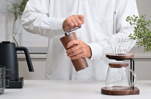 Hario - młynek ręczny do kawy Walnut 3