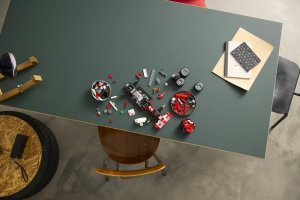 LEGO Icons Ferrari F2004 i Michael Schumacher (11375) 4