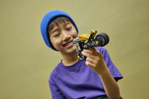 LEGO Technic Żółty motocykl (42225) 3