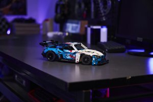 LEGO Technic Samochód wyścigowy BMW M4 GT3 EVO (42226) 2