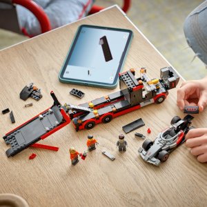 LEGO City Ciężarówka F1® z bolidem Audi F1® (60493) 4