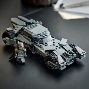 LEGO Batman Batmobil™ z filmu Batman v Superman™ (76331) 2