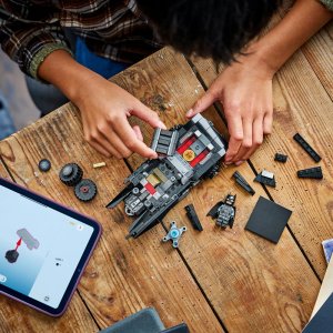 LEGO DC Batman Batmobil™ z filmu Batman™ (76332) 4