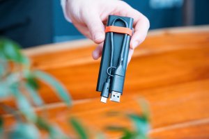 Verbatim Verbatim 32261 obudowa do dysków twardych Obudowa SSD Czarny, Czerwony M.2 Zasilane prze USB 5