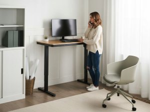 Biurko Beliani Biurko regulowane elektrycznie PENLY Czarny/ jasny brąz 120 cm 60 cm Z portem USB 4