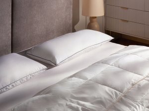 Beliani Poduszka trzykomorowa TEIDE Niska Kacze pióra i puch 40 x 80 cm Biały 2