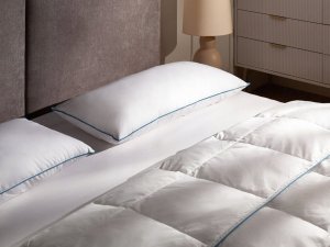 Beliani Poduszka ANETO Wysoka Kacze pióra i puch 40 x 80 cm Biały 2