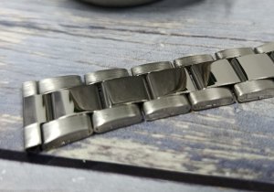 Lavvu Bransoleta stalowa do zegarka 20 mm Lavvu LS2BS20 srebrna zwężana o 4 mm . 4