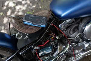 Azo Automatyczna ładowarka do akumulatorów ołowiowych i litowych IP65 6-12V 4-60Ah ANSMANN 11