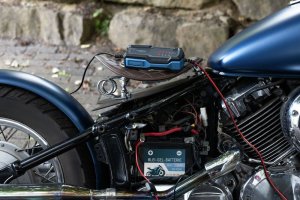 Azo Automatyczna ładowarka do akumulatorów ołowiowych i litowych IP65 6-12V 4-60Ah ANSMANN 12