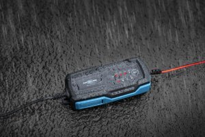 Azo Automatyczna ładowarka do akumulatorów ołowiowych i litowych IP65 6-12V 4-60Ah ANSMANN 14