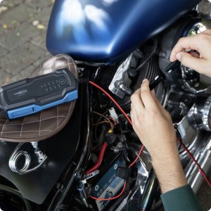 Azo Automatyczna ładowarka do akumulatorów ołowiowych i litowych IP65 6-12V 4-60Ah ANSMANN 8