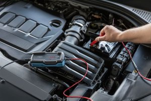 Azo Automatyczna ładowarka do akumulatorów ołowiowych i litowych IP65 6-12V 4-60Ah ANSMANN 10