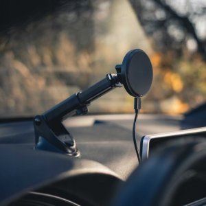 SpaceCase Uchwyt samochodowy z ładowarką indukcyjną do Magsafe na szybę SPACECASE Car Holder MagCharge WM12B Czarny 4