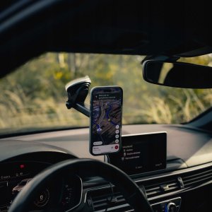 SpaceCase Uchwyt samochodowy z ładowarką indukcyjną do Magsafe na szybę SPACECASE Car Holder MagCharge WM12B Czarny 8