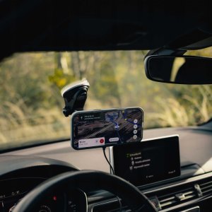 SpaceCase Uchwyt samochodowy z ładowarką indukcyjną do Magsafe na szybę SPACECASE Car Holder MagCharge WM12B Czarny 9