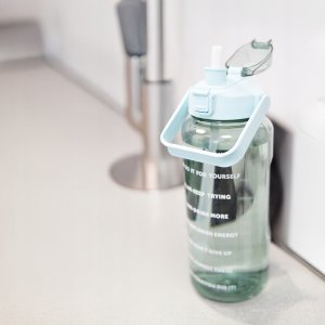 BIDON 2l NA WODĘ Butelka Motywacyjna Sportowa z Rurką Fitness Siłownia 9