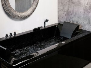 Wanna Beliani Wanna narożna z hydromasażem LED VARADERO Lewostronny 183 x 90 cm Czarny 2