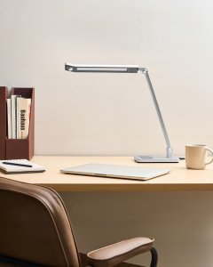 Lampka biurkowa Beliani Lampa biurkowa LED LEPUS Z czujnikiem ruchu Srebrny 4