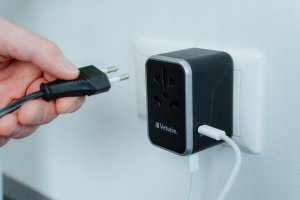 Verbatim Adapter podróżny Verbatim UTA-04 World to World USB-A USB-C QC 3.0 PD 61W 8