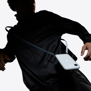 Spigen APPLE Crossbody Strap - Bright Guava 3
