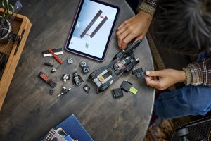 LEGO Batman Batmobil™ z filmu Batman i Robin™ (76333) 4