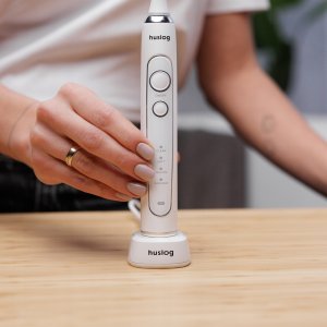 Szczoteczka SZCZOTECZKA SONICZNA DO ZĘBÓW 4 TRYBY BAZA ŁADUJĄCA + ETUI + 2 Koncówki 7