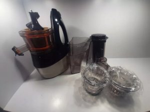 Wyciskarka wolnoobrotowa RAVEN Wyciskarka wolnoobrotowa RAVEN EWW002X 240W 65 obr/min. Blokada kapania 13