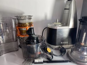 Wyciskarka wolnoobrotowa RAVEN Wyciskarka wolnoobrotowa RAVEN EWW006X 240W 70mm Blokada kapania 7