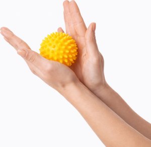 Tullo Piłka rehabilitacyjna żółta 5,4cm 6