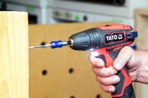 Wiertarko-wkrętarka Yato KOMPAKTOWA WKRĘTARKA AKUMULATOROWA 12V 30Nm AKUMULATOR 2Ah + ŁADOWARKA YATO 6