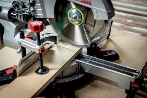 Ukośnica Metabo KGS 18 LTX BL 254 2x 5,2Ah 3