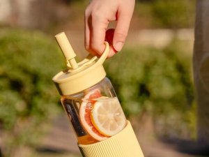 Mellow Yellow BUYDEEM Portable Glass Straw Bottle 550ml, model DG425, color Mellow Yellow 5