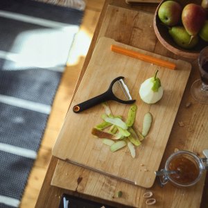 Fiskars Obieraczka do warzyw 1079908 7